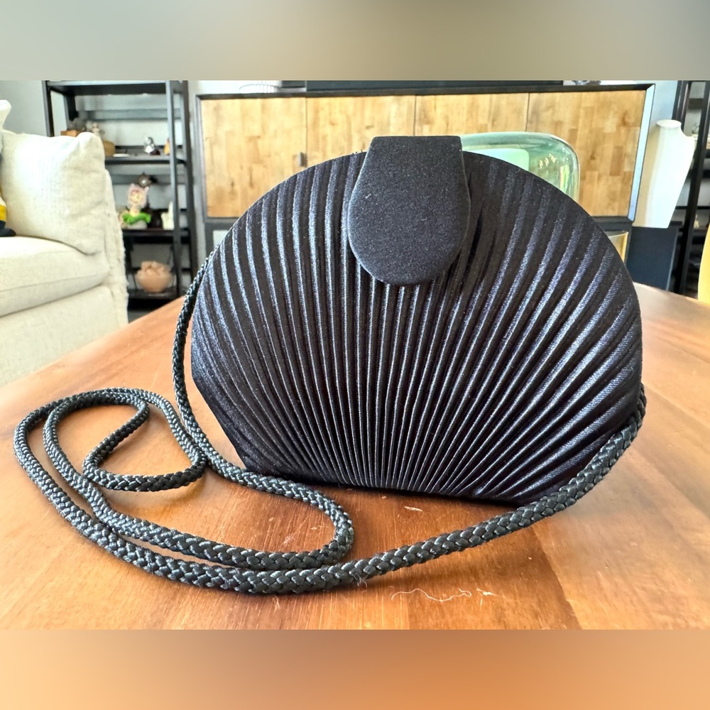 Bijoux Terner Black Clamshell Evening Bag - Picture 6 of 9